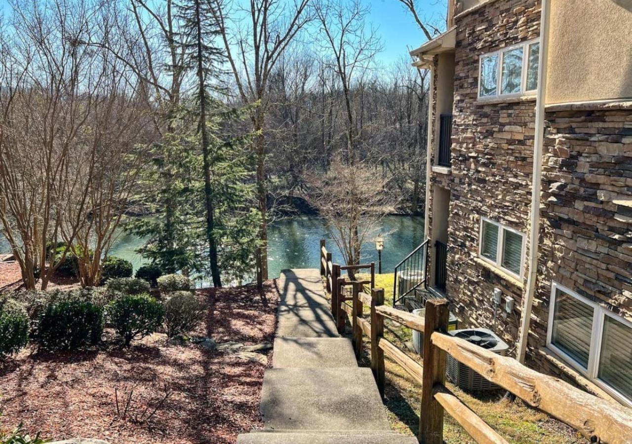 Relaxing Condo On The River - New Air Hockey Table Pigeon Forge Exterior photo