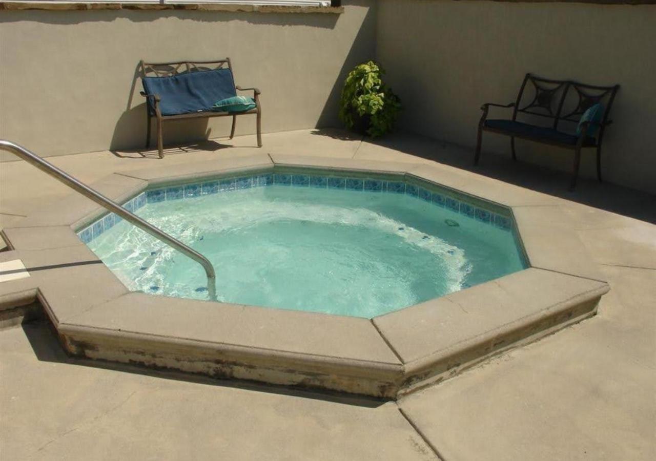 Relaxing Condo On The River - New Air Hockey Table Pigeon Forge Exterior photo
